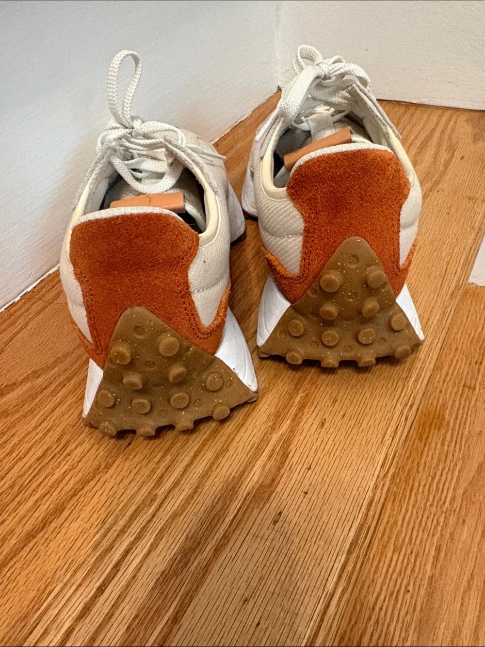New Balance women’s 327